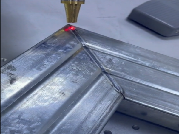 小型焊接機器人