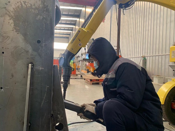 焊接機器人展示 如何選擇焊接機器人廠家?