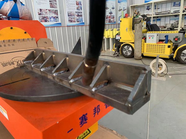 雙座式焊接變位機(jī)的優(yōu)勢(shì)