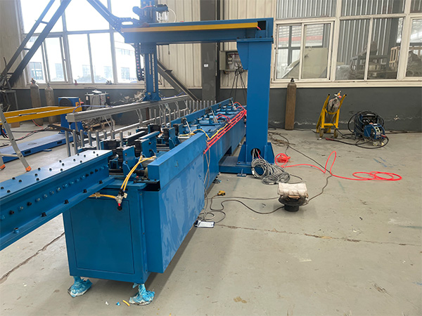 工業焊接機器人的作業場所應該采取什么安全措施？