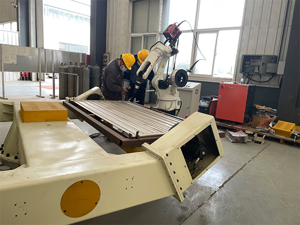 焊接機(jī)器人為焊接行業(yè)做出了貢獻(xiàn) 焊接機(jī)器人為焊接行業(yè)做出了貢獻(xiàn)