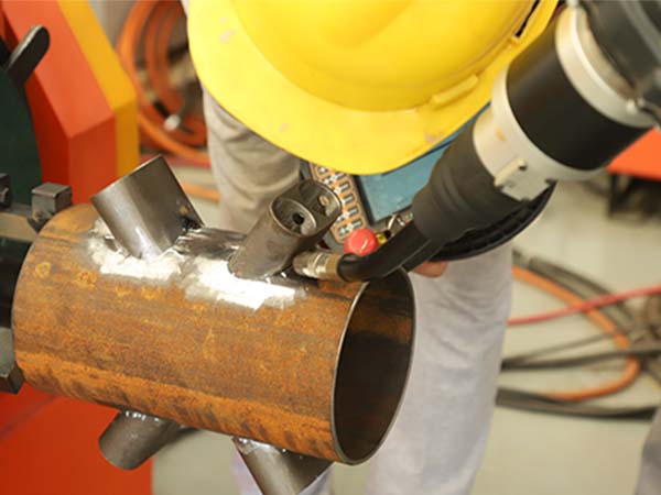 全自動激光焊接機(jī)器人的特點(diǎn)