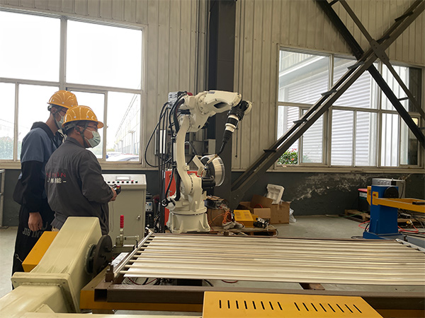 全自動焊接機器人的自動焊接過程 全自動焊接機器人的自動焊接過程